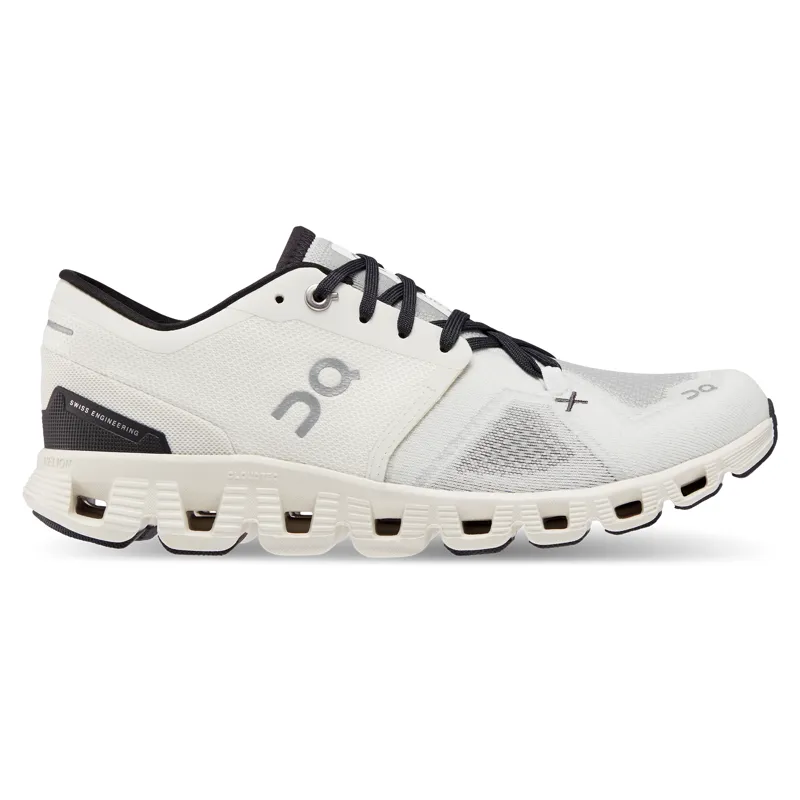 On Cloud X 3 Womens shoe in White/Black
